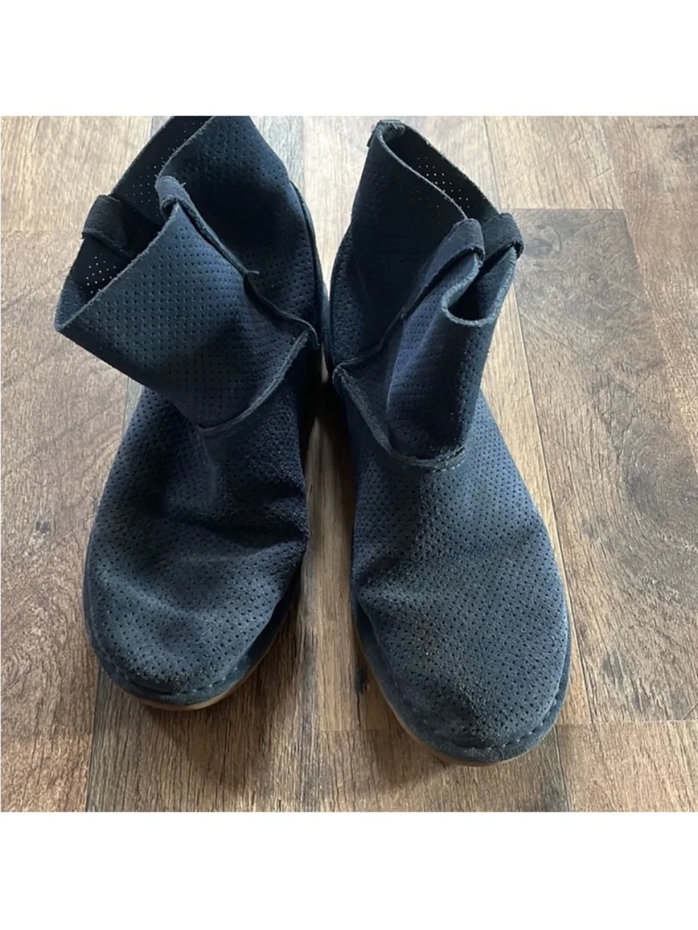 UGG Perforated Suede Fold Over Ankle Boots Navy Blue Women’s Size 7 Boho - Picture 6 of 6